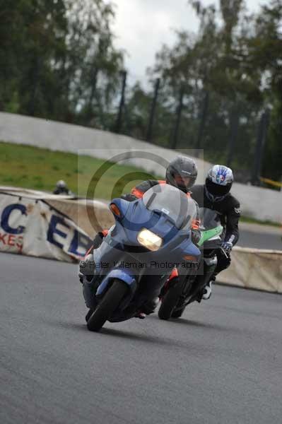 Mallory park Leicestershire;Mallory park photographs;Motorcycle action photographs;event digital images;eventdigitalimages;mallory park;no limits trackday;peter wileman photography;trackday;trackday digital images;trackday photos