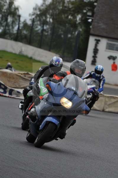 Mallory park Leicestershire;Mallory park photographs;Motorcycle action photographs;event digital images;eventdigitalimages;mallory park;no limits trackday;peter wileman photography;trackday;trackday digital images;trackday photos