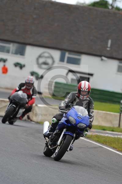 Mallory park Leicestershire;Mallory park photographs;Motorcycle action photographs;event digital images;eventdigitalimages;mallory park;no limits trackday;peter wileman photography;trackday;trackday digital images;trackday photos