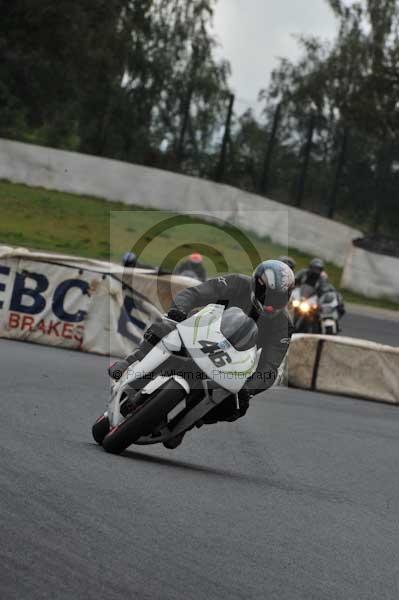 Mallory park Leicestershire;Mallory park photographs;Motorcycle action photographs;event digital images;eventdigitalimages;mallory park;no limits trackday;peter wileman photography;trackday;trackday digital images;trackday photos