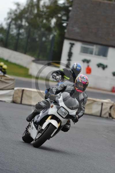 Mallory park Leicestershire;Mallory park photographs;Motorcycle action photographs;event digital images;eventdigitalimages;mallory park;no limits trackday;peter wileman photography;trackday;trackday digital images;trackday photos