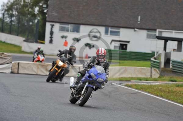 Mallory park Leicestershire;Mallory park photographs;Motorcycle action photographs;event digital images;eventdigitalimages;mallory park;no limits trackday;peter wileman photography;trackday;trackday digital images;trackday photos