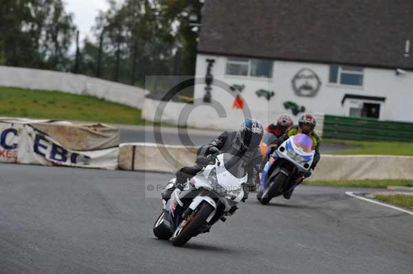 Mallory park Leicestershire;Mallory park photographs;Motorcycle action photographs;event digital images;eventdigitalimages;mallory park;no limits trackday;peter wileman photography;trackday;trackday digital images;trackday photos