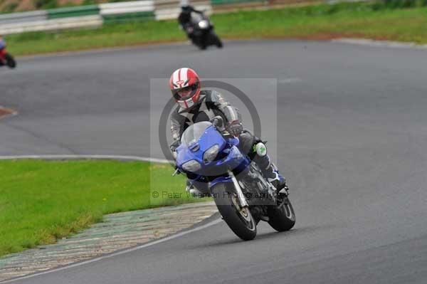 Mallory park Leicestershire;Mallory park photographs;Motorcycle action photographs;event digital images;eventdigitalimages;mallory park;no limits trackday;peter wileman photography;trackday;trackday digital images;trackday photos