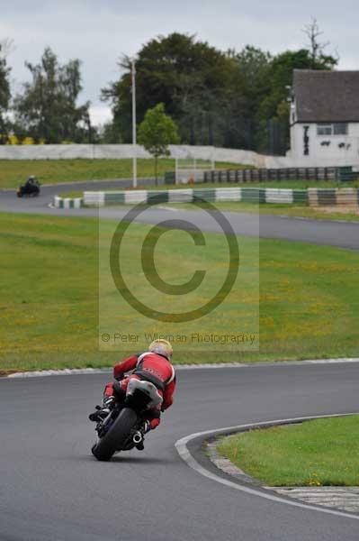 Mallory park Leicestershire;Mallory park photographs;Motorcycle action photographs;event digital images;eventdigitalimages;mallory park;no limits trackday;peter wileman photography;trackday;trackday digital images;trackday photos