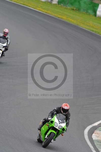 Mallory park Leicestershire;Mallory park photographs;Motorcycle action photographs;event digital images;eventdigitalimages;mallory park;no limits trackday;peter wileman photography;trackday;trackday digital images;trackday photos