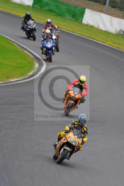 Mallory park Leicestershire;Mallory park photographs;Motorcycle action photographs;event digital images;eventdigitalimages;mallory park;no limits trackday;peter wileman photography;trackday;trackday digital images;trackday photos