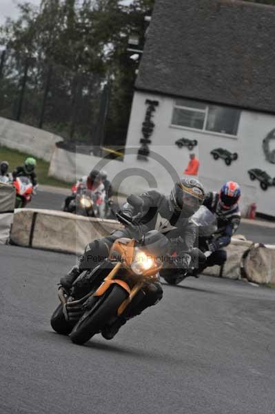 Mallory park Leicestershire;Mallory park photographs;Motorcycle action photographs;event digital images;eventdigitalimages;mallory park;no limits trackday;peter wileman photography;trackday;trackday digital images;trackday photos