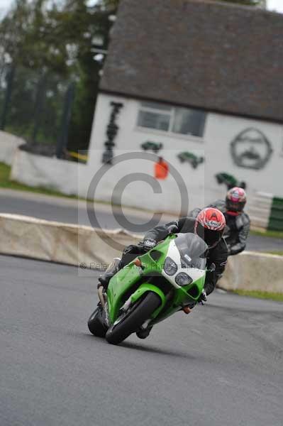 Mallory park Leicestershire;Mallory park photographs;Motorcycle action photographs;event digital images;eventdigitalimages;mallory park;no limits trackday;peter wileman photography;trackday;trackday digital images;trackday photos