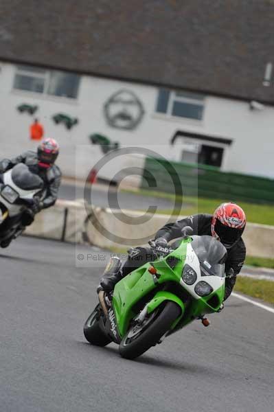 Mallory park Leicestershire;Mallory park photographs;Motorcycle action photographs;event digital images;eventdigitalimages;mallory park;no limits trackday;peter wileman photography;trackday;trackday digital images;trackday photos