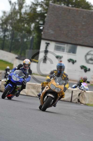 Mallory park Leicestershire;Mallory park photographs;Motorcycle action photographs;event digital images;eventdigitalimages;mallory park;no limits trackday;peter wileman photography;trackday;trackday digital images;trackday photos