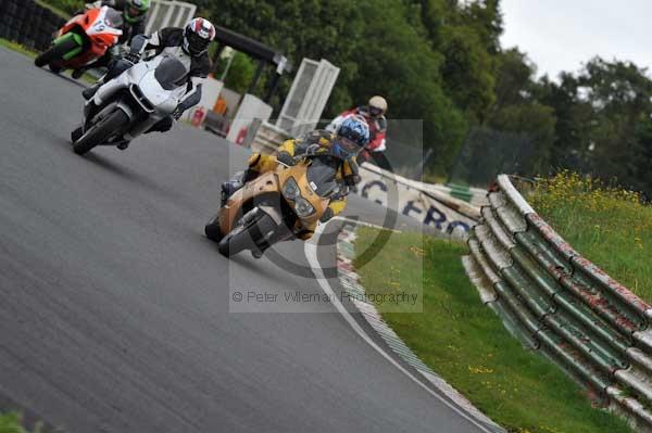 Mallory park Leicestershire;Mallory park photographs;Motorcycle action photographs;event digital images;eventdigitalimages;mallory park;no limits trackday;peter wileman photography;trackday;trackday digital images;trackday photos