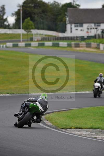 Mallory park Leicestershire;Mallory park photographs;Motorcycle action photographs;event digital images;eventdigitalimages;mallory park;no limits trackday;peter wileman photography;trackday;trackday digital images;trackday photos