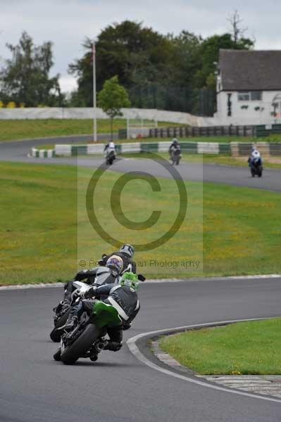 Mallory park Leicestershire;Mallory park photographs;Motorcycle action photographs;event digital images;eventdigitalimages;mallory park;no limits trackday;peter wileman photography;trackday;trackday digital images;trackday photos