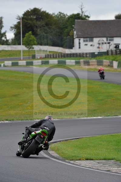 Mallory park Leicestershire;Mallory park photographs;Motorcycle action photographs;event digital images;eventdigitalimages;mallory park;no limits trackday;peter wileman photography;trackday;trackday digital images;trackday photos