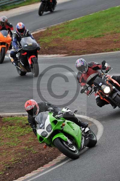 Mallory park Leicestershire;Mallory park photographs;Motorcycle action photographs;event digital images;eventdigitalimages;mallory park;no limits trackday;peter wileman photography;trackday;trackday digital images;trackday photos