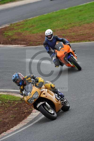 Mallory park Leicestershire;Mallory park photographs;Motorcycle action photographs;event digital images;eventdigitalimages;mallory park;no limits trackday;peter wileman photography;trackday;trackday digital images;trackday photos