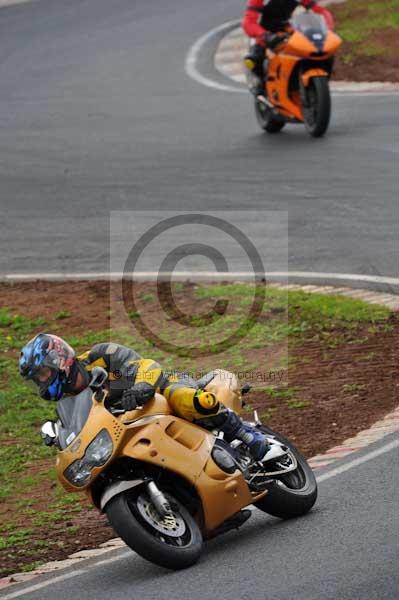 Mallory park Leicestershire;Mallory park photographs;Motorcycle action photographs;event digital images;eventdigitalimages;mallory park;no limits trackday;peter wileman photography;trackday;trackday digital images;trackday photos