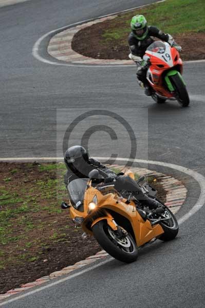 Mallory park Leicestershire;Mallory park photographs;Motorcycle action photographs;event digital images;eventdigitalimages;mallory park;no limits trackday;peter wileman photography;trackday;trackday digital images;trackday photos