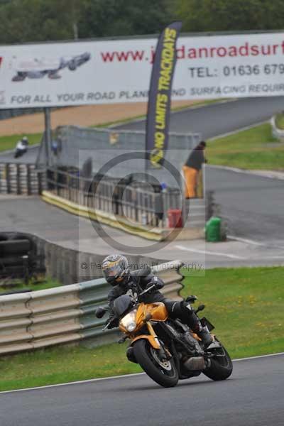 Mallory park Leicestershire;Mallory park photographs;Motorcycle action photographs;event digital images;eventdigitalimages;mallory park;no limits trackday;peter wileman photography;trackday;trackday digital images;trackday photos