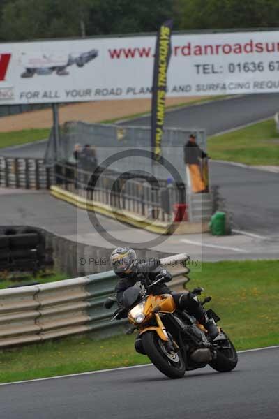 Mallory park Leicestershire;Mallory park photographs;Motorcycle action photographs;event digital images;eventdigitalimages;mallory park;no limits trackday;peter wileman photography;trackday;trackday digital images;trackday photos