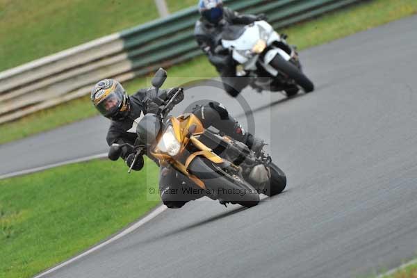 Mallory park Leicestershire;Mallory park photographs;Motorcycle action photographs;event digital images;eventdigitalimages;mallory park;no limits trackday;peter wileman photography;trackday;trackday digital images;trackday photos