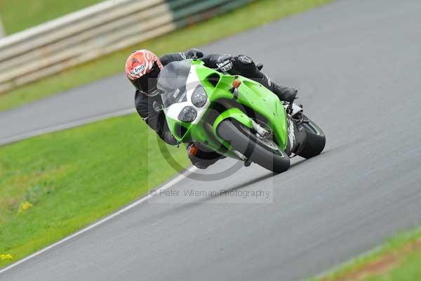 Mallory park Leicestershire;Mallory park photographs;Motorcycle action photographs;event digital images;eventdigitalimages;mallory park;no limits trackday;peter wileman photography;trackday;trackday digital images;trackday photos