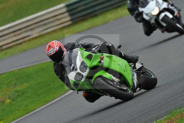 Mallory park Leicestershire;Mallory park photographs;Motorcycle action photographs;event digital images;eventdigitalimages;mallory park;no limits trackday;peter wileman photography;trackday;trackday digital images;trackday photos