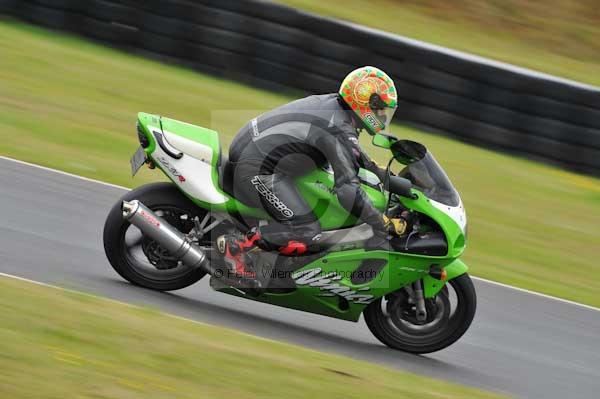 Mallory park Leicestershire;Mallory park photographs;Motorcycle action photographs;event digital images;eventdigitalimages;mallory park;no limits trackday;peter wileman photography;trackday;trackday digital images;trackday photos