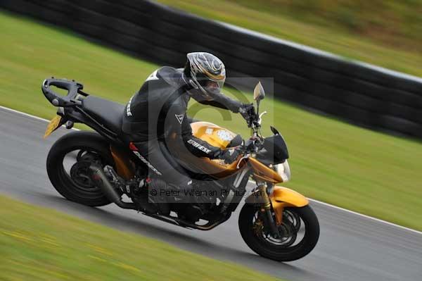 Mallory park Leicestershire;Mallory park photographs;Motorcycle action photographs;event digital images;eventdigitalimages;mallory park;no limits trackday;peter wileman photography;trackday;trackday digital images;trackday photos