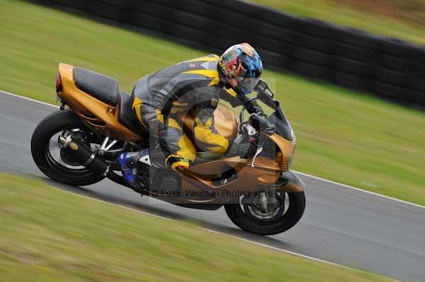 Mallory park Leicestershire;Mallory park photographs;Motorcycle action photographs;event digital images;eventdigitalimages;mallory park;no limits trackday;peter wileman photography;trackday;trackday digital images;trackday photos