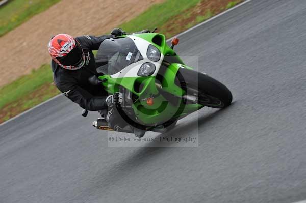 Mallory park Leicestershire;Mallory park photographs;Motorcycle action photographs;event digital images;eventdigitalimages;mallory park;no limits trackday;peter wileman photography;trackday;trackday digital images;trackday photos