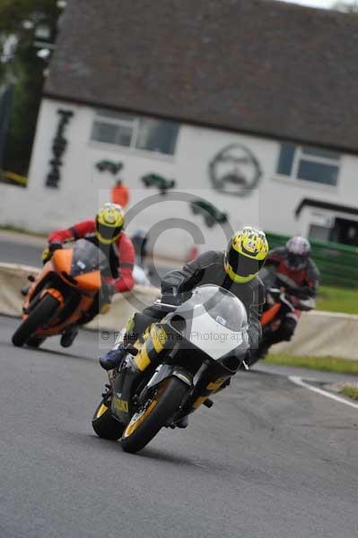 Mallory park Leicestershire;Mallory park photographs;Motorcycle action photographs;event digital images;eventdigitalimages;mallory park;no limits trackday;peter wileman photography;trackday;trackday digital images;trackday photos