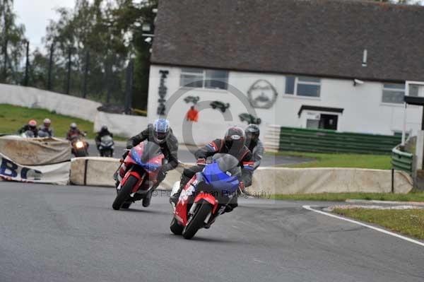 Mallory park Leicestershire;Mallory park photographs;Motorcycle action photographs;event digital images;eventdigitalimages;mallory park;no limits trackday;peter wileman photography;trackday;trackday digital images;trackday photos