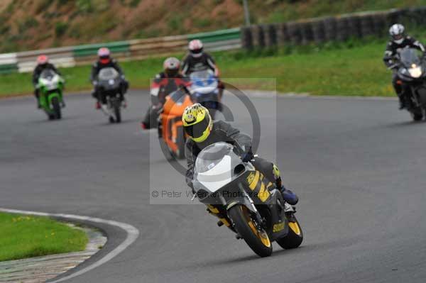 Mallory park Leicestershire;Mallory park photographs;Motorcycle action photographs;event digital images;eventdigitalimages;mallory park;no limits trackday;peter wileman photography;trackday;trackday digital images;trackday photos