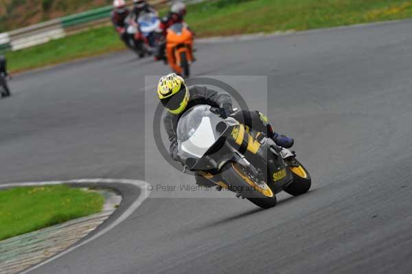 Mallory park Leicestershire;Mallory park photographs;Motorcycle action photographs;event digital images;eventdigitalimages;mallory park;no limits trackday;peter wileman photography;trackday;trackday digital images;trackday photos