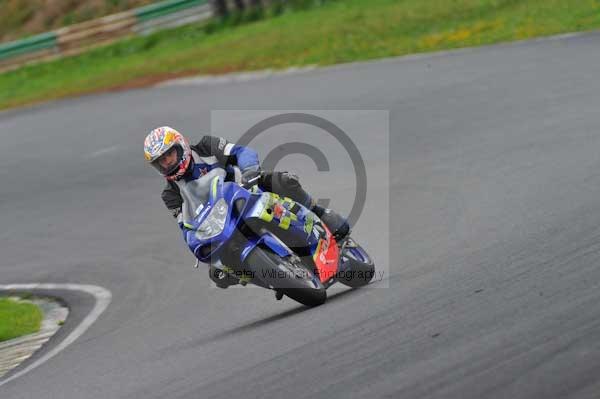 Mallory park Leicestershire;Mallory park photographs;Motorcycle action photographs;event digital images;eventdigitalimages;mallory park;no limits trackday;peter wileman photography;trackday;trackday digital images;trackday photos