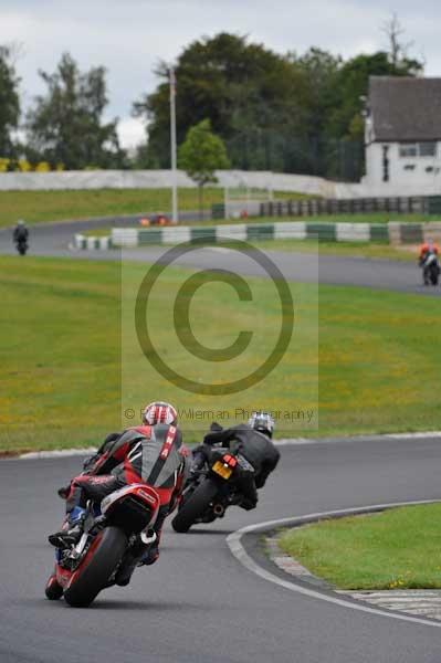 Mallory park Leicestershire;Mallory park photographs;Motorcycle action photographs;event digital images;eventdigitalimages;mallory park;no limits trackday;peter wileman photography;trackday;trackday digital images;trackday photos