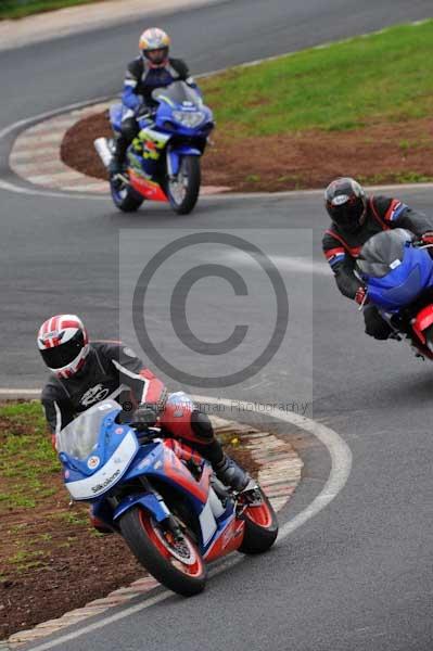 Mallory park Leicestershire;Mallory park photographs;Motorcycle action photographs;event digital images;eventdigitalimages;mallory park;no limits trackday;peter wileman photography;trackday;trackday digital images;trackday photos