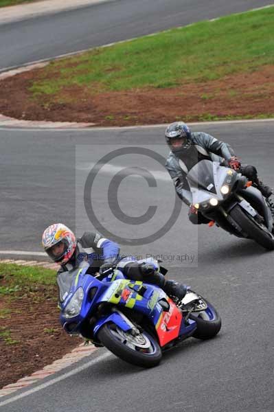 Mallory park Leicestershire;Mallory park photographs;Motorcycle action photographs;event digital images;eventdigitalimages;mallory park;no limits trackday;peter wileman photography;trackday;trackday digital images;trackday photos