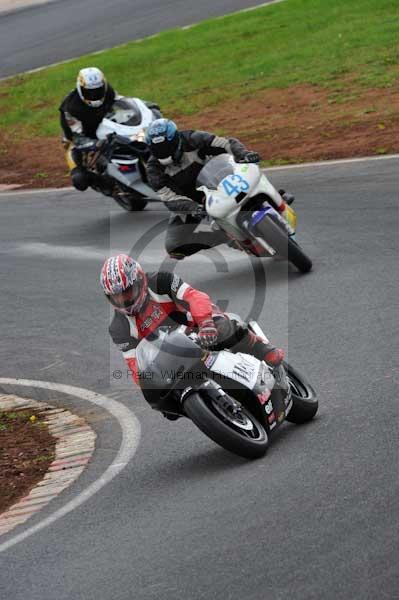 Mallory park Leicestershire;Mallory park photographs;Motorcycle action photographs;event digital images;eventdigitalimages;mallory park;no limits trackday;peter wileman photography;trackday;trackday digital images;trackday photos