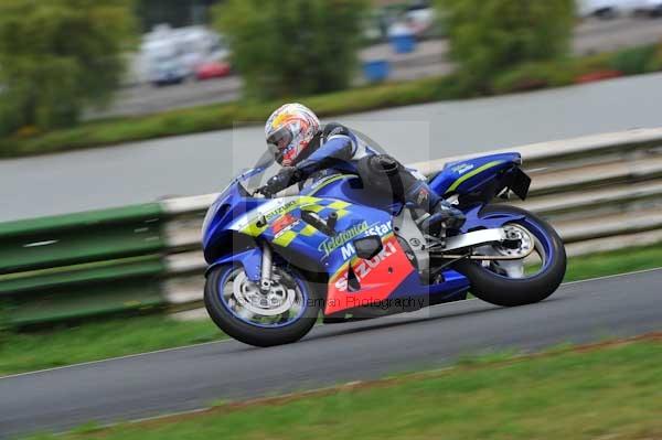 Mallory park Leicestershire;Mallory park photographs;Motorcycle action photographs;event digital images;eventdigitalimages;mallory park;no limits trackday;peter wileman photography;trackday;trackday digital images;trackday photos