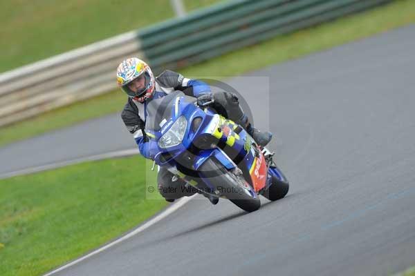 Mallory park Leicestershire;Mallory park photographs;Motorcycle action photographs;event digital images;eventdigitalimages;mallory park;no limits trackday;peter wileman photography;trackday;trackday digital images;trackday photos