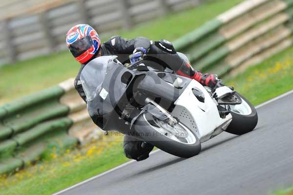 Mallory park Leicestershire;Mallory park photographs;Motorcycle action photographs;event digital images;eventdigitalimages;mallory park;no limits trackday;peter wileman photography;trackday;trackday digital images;trackday photos