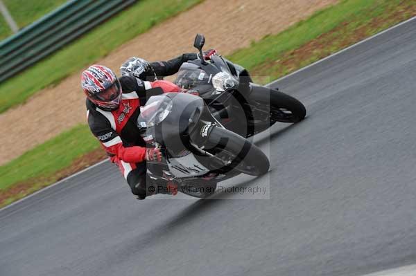 Mallory park Leicestershire;Mallory park photographs;Motorcycle action photographs;event digital images;eventdigitalimages;mallory park;no limits trackday;peter wileman photography;trackday;trackday digital images;trackday photos