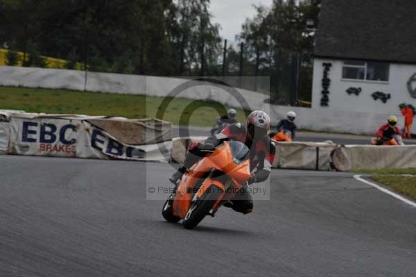 Mallory park Leicestershire;Mallory park photographs;Motorcycle action photographs;event digital images;eventdigitalimages;mallory park;no limits trackday;peter wileman photography;trackday;trackday digital images;trackday photos