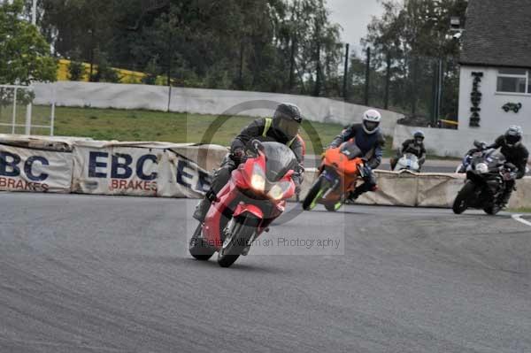 Mallory park Leicestershire;Mallory park photographs;Motorcycle action photographs;event digital images;eventdigitalimages;mallory park;no limits trackday;peter wileman photography;trackday;trackday digital images;trackday photos