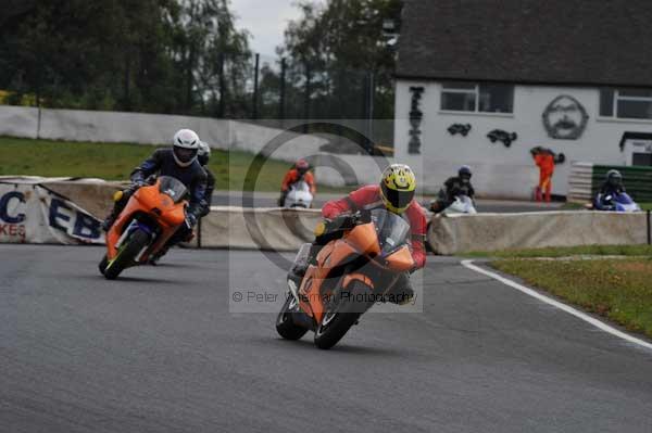 Mallory park Leicestershire;Mallory park photographs;Motorcycle action photographs;event digital images;eventdigitalimages;mallory park;no limits trackday;peter wileman photography;trackday;trackday digital images;trackday photos