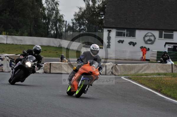 Mallory park Leicestershire;Mallory park photographs;Motorcycle action photographs;event digital images;eventdigitalimages;mallory park;no limits trackday;peter wileman photography;trackday;trackday digital images;trackday photos