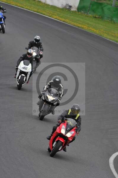 Mallory park Leicestershire;Mallory park photographs;Motorcycle action photographs;event digital images;eventdigitalimages;mallory park;no limits trackday;peter wileman photography;trackday;trackday digital images;trackday photos